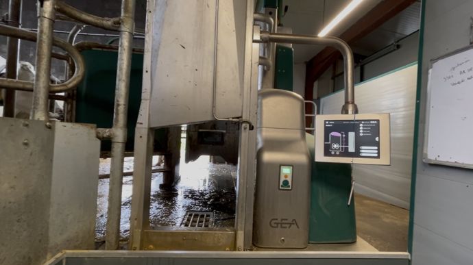 Pour Cédric et Sabine, la fosse permet un bon accès à la mamelle.