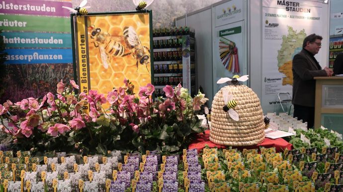 Depuis plusieurs années, de multiples stands mettent en avant leurs plantes mellifères, pour les plantes à massifs, les arbustes, et même les vivaces. ©Odile Maillard