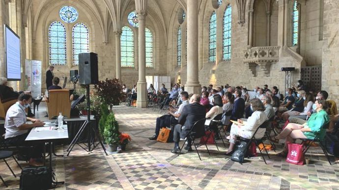 3.Les sessions de travail en commun se sont déroulées dans le réfectoire des moines. ©P.Fayolle