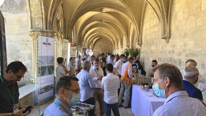 7.Le cloître est aussi un espace de convivialité. ©P.Fayolle