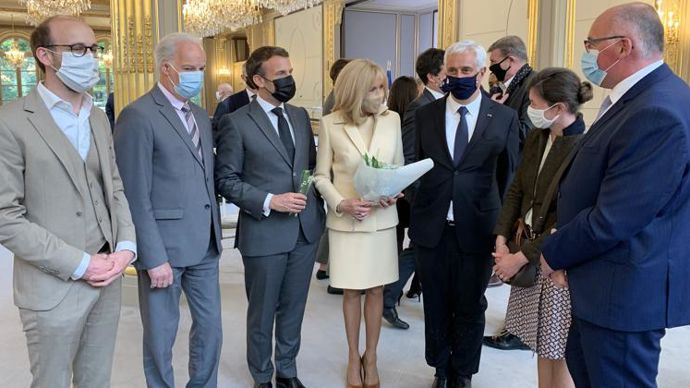 De gauche à droite, F. Moreau, président de la FFAF, A. Griset, ministre délégué aux Petites et Moyennes Entreprises, Emmanuel et Brigitte Macron, S. Layani, M.-L. Rauline et M. Mercier, président de Val’hor. ©P. Fayolle