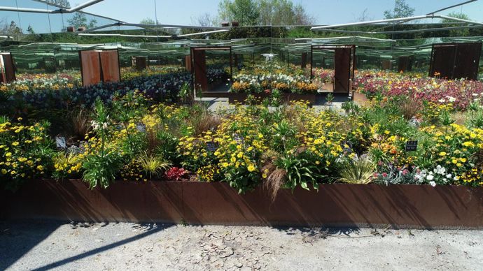 Une surprise – un cube à miroirs - apporte un côté féérique. ©Terra Botanica, par drone