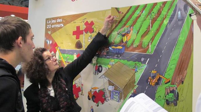 08. « Chasse aux risques » : retrouvez les risques générés par les lignes électriques aériennes et chassez 20 erreurs. Tout simplement avec des magnets à placer sur un grand poster.