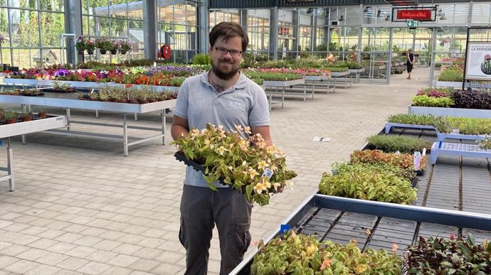 A l’image de Jacky Leborgne, vendeur, l’équipe privilégie le conseil. ©Laurent Nicoleau 