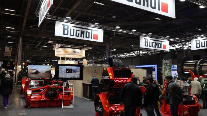 Des marques connues en espaces verts comme Bugnot (broyeurs) ont investit un bel espace d'exposition.