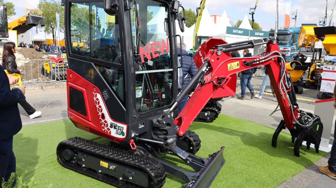 La minipelle électrique SV17e (2 t) de Yanmar.