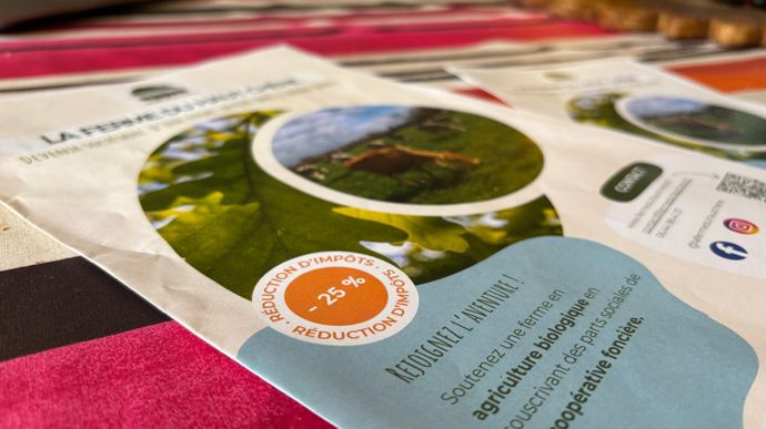 Des fascicules permettent de faire de la pédagogie autour du projet de Florent Dereix.