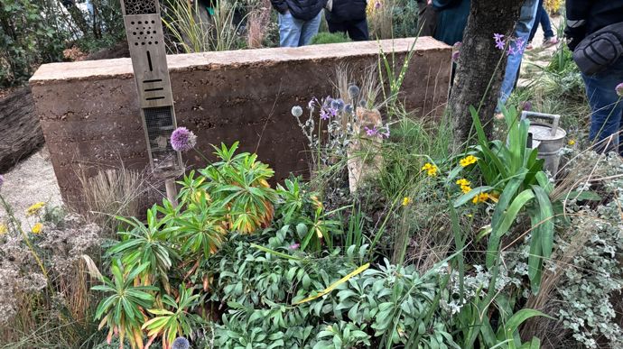Ludovic Orain revendique une nouvelle manière de concevoir le jardin, en faisant de la sobriété des ressources un acte de création à part entière.