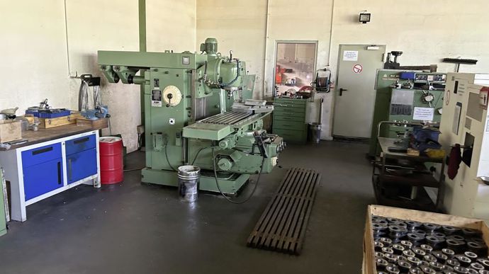 Un petit atelier est prévu dans l’usine. Il regroupe des tours et des machines-outils. Ce sont généralement les salariés en fin de carrière qui vont occuper ces postes moins physiques.