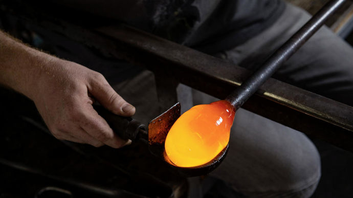 Travail à chaud dans l'atelier de Sylvain Nougaret