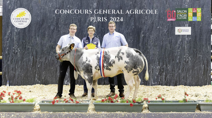 Avec Tokio, la grande championne blanc bleu, la jeunesse a été primée. C'est une superbe génisse très emblématique des qualités de la race.
