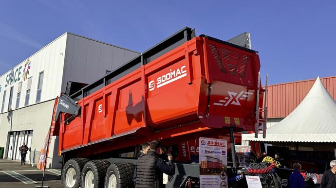 La nouveauté du stand Sodimac est l'arrivée de rehausses télescopiques sur sa gamme de remorques Xeal RT. La hauteur est modulable manuellement ou hydrauliquement sur les quatre côtés, indépendamment.