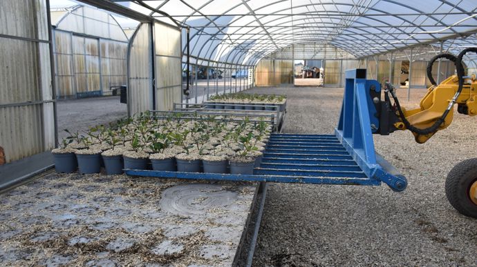 Une entreprise spécialisée a fabriqué les fourches adaptées aux litrages et aux espacements.