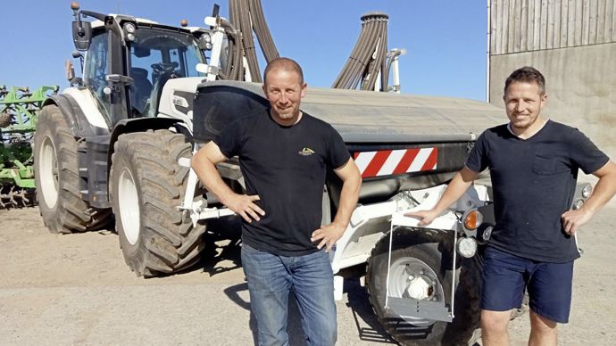 Arnaud Vincent et son frère Maxime, associés en Gaec, développent les pratiques de l’agriculture de conservation depuis 2013.
