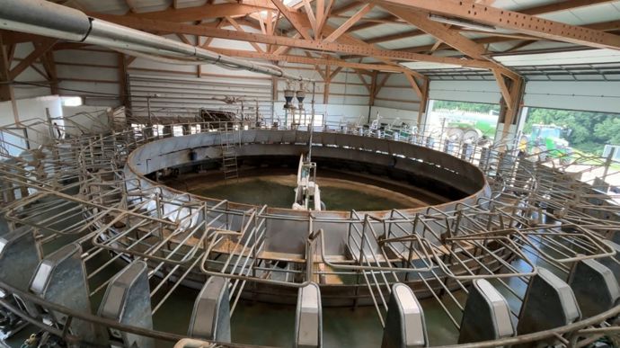 Un roto de traite GEA permet de traire 400 vaches laitières en environ 2 heures.