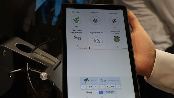  - Monosem a développé l’application Monosem Plus, pour faciliter le réglages des nouveaux éléments monograines Valoterra. Connectée en wifi avec ces derniers, elle permet de lancer un essai de dosage, mais surtout de constater en direct le résultat et la précision du réglage, grâce aux capteurs présents sur les descentes.
