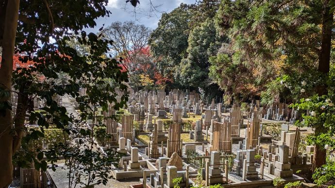 Cimetière à Kyoto, à proximité du chemin de la Philosophie.