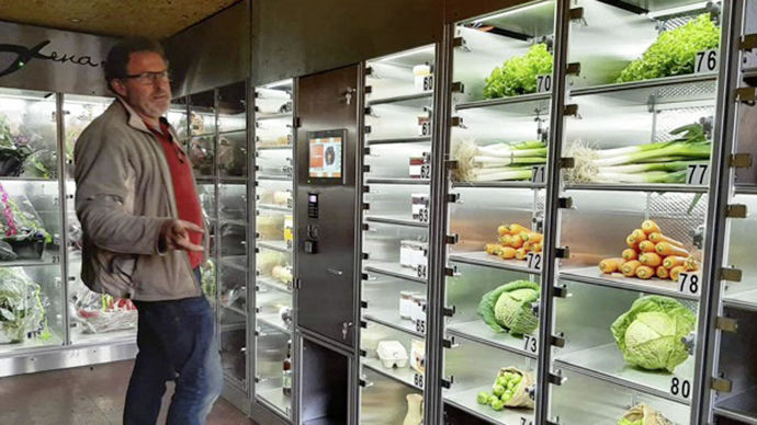 Distributeur mis au point par Laurent Terrien (codirigeant), conçu spécialement pour la vente des bouquets, compositions de fleurs et légumes cultivés par l’exploitation, ainsi que des produits du terroir.