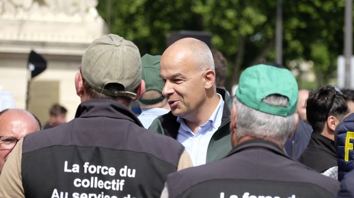 Arnaud Rousseau et la FNSEA militent pour des normes identiques à celles appliquées dans les pays voisins européens.