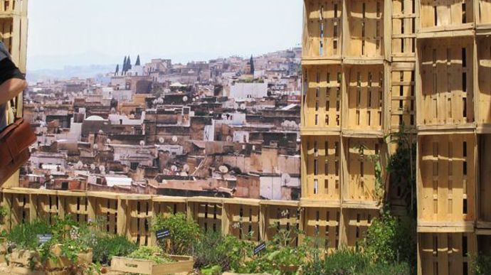 01. Lucy in the sky, un jardin tout en cageots qui vous entraîne à l'autre bout du monde.