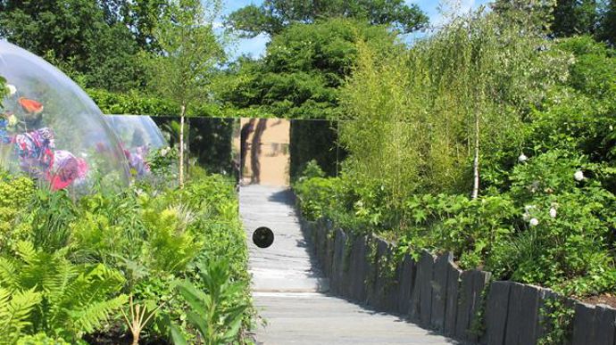 04. L'envers du décor, par Cathy Vivès et Vanessa Farbos, conceptrices. Inspiré du tableau de Gustave courbet, l'Origine du monde…
