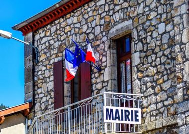 Lors des élections municipales de 2014, 5 639 agriculteurs ont été élus maires, représentant ainsi 15,38 % des 36 000 maires du pays. Lors des élections municipales de 2014, 5 639 agriculteurs ont été élus maires, représentant ainsi 15,38 % des 36 000 maires du pays.