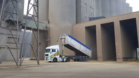 Le transport de céréales par camion est perturbé par la pandémie de coronavirus.
