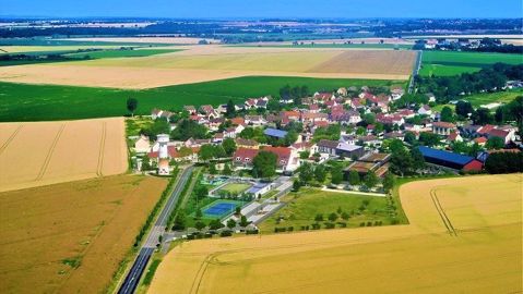 « Les autres États membres de l'Union européenne n'imposent pas, à ce jour, de distances de sécurité générales supérieures » à celles retenues en France, a expliqué le juge des référés du Conseil d'État.