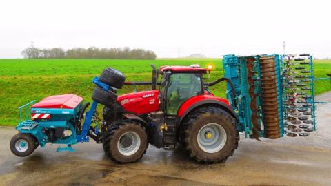 Le tasse-avant Modulo XXL s'adapte aux gabarits des tracteurs modernes.