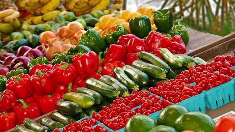 Près de la moitié des fruits et des légumes consommés en France sont importés. Près de la moitié des fruits et des légumes consommés en France sont importés.